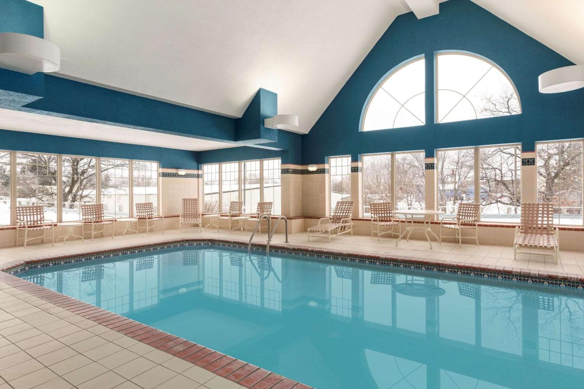 Country Inn&Suites by Radisson, Wausau, WI Schofield Extérieur photo
